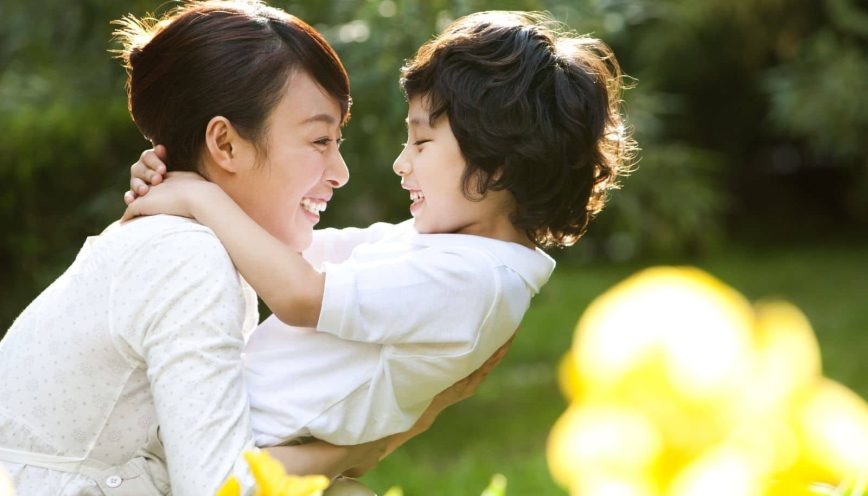 Mơ Thấy Mẹ Cười: Dấu Hiệu May Mắn Và Hạnh Phúc Đang Đến Gần