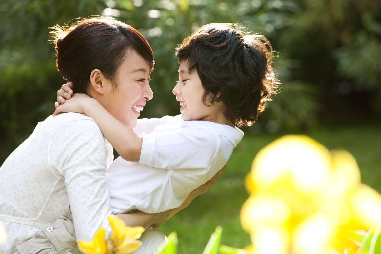 Mơ Thấy Mẹ Cười: Dấu Hiệu May Mắn Và Hạnh Phúc Đang Đến Gần