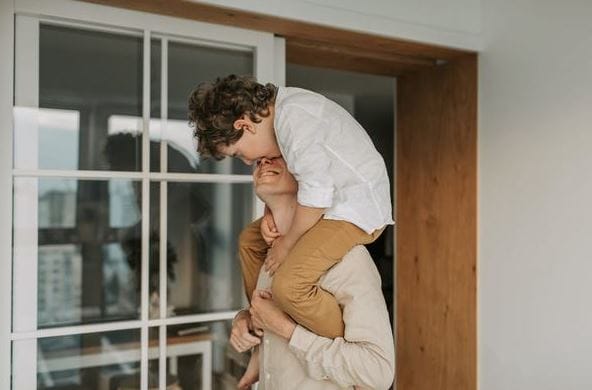 Những người đã mất khi hiện về thường luôn muốn truyền tải một điều gì đó đến ta