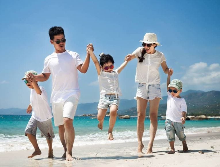 Mơ thấy tắm biển cùng gia đình - Khám phá ý nghĩa và con số may mắn