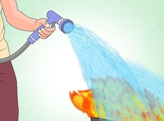 Mơ thấy dập lửa bằng nước và những điềm báo chi tiết được giải mã