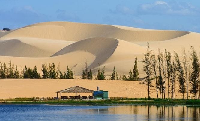 Tham khảo những con số may mắn khi chiêm bao thấy cát và nước