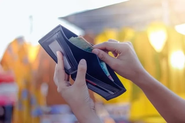 Mơ thấy mình hết tiền và điềm báo cụ thể