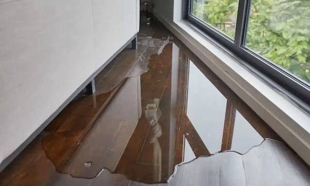 Các con số may mắn cho giấc mơ nhà dột nước mưa