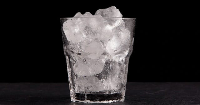 Mơ thấy nước đá là điềm báo gì
