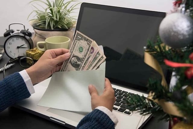 Mơ thấy sếp cho tiền nên đánh con gì?