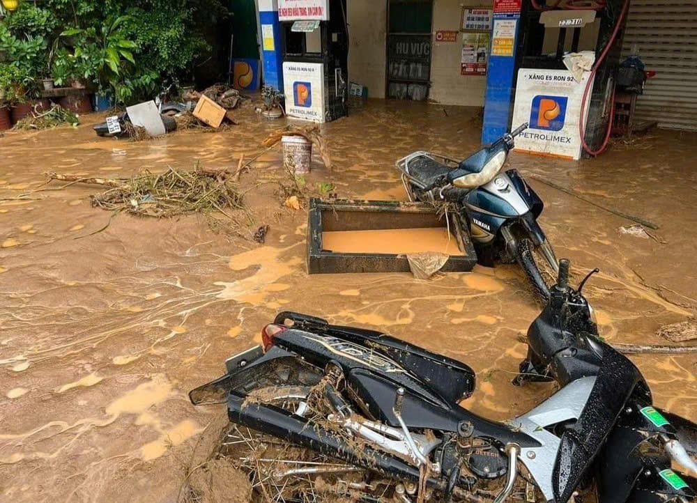 Mộng thấy xe máy bị lũ cuốn cho thấy bạn sắp gặp biến cố lớn