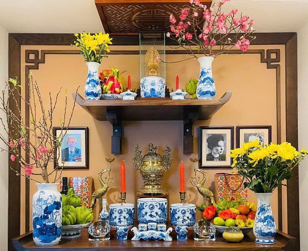 Tìm hiểu thông điệp ẩn giấu trong giấc mơ về bát hương, bàn thờ