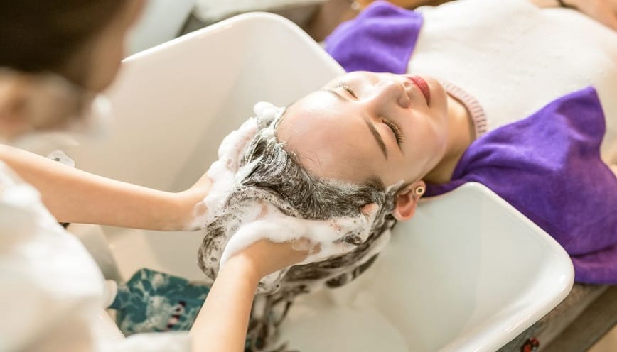 Mơ Thấy Người Khác Gội Đầu Cho Mình: Ý Nghĩa Và Con Số May Mắn Là Gì?