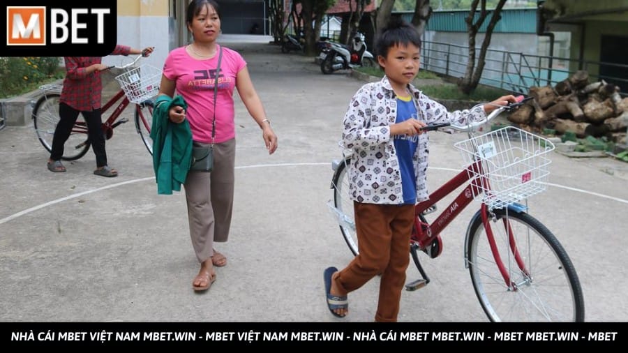 MBET và chương trình tặng xe đạp cho trẻ em vùng cao