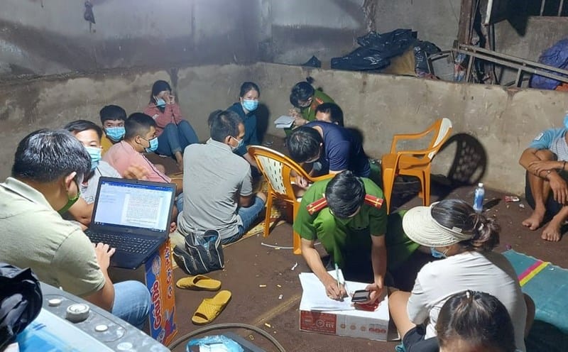 Mơ thấy đánh bài bị công an bắt mang nhiều ý nghĩa