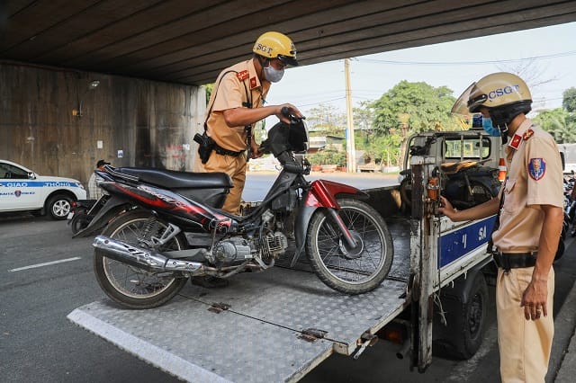 Mộng thấy công an bắt xe điềm tốt hay xấu?