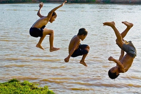 Giải mã giấc mơ thấy tắm sông