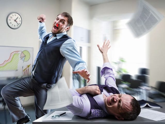 Chiêm bao thấy mình đánh nhau với người lạ chảy máu điềm gì?