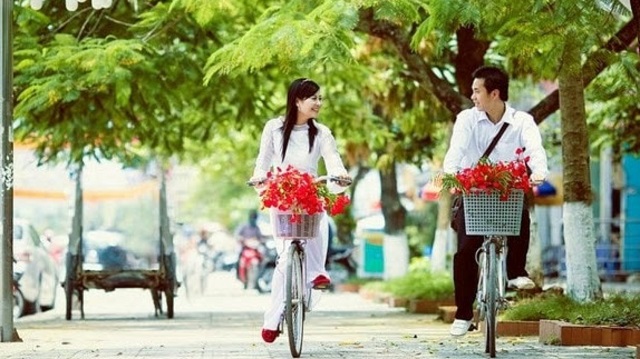 Giải Mã Điềm Báo Giấc Mơ Thấy Đi Học Cùng Bạn Cũ? Số Đề Nên Đánh?
