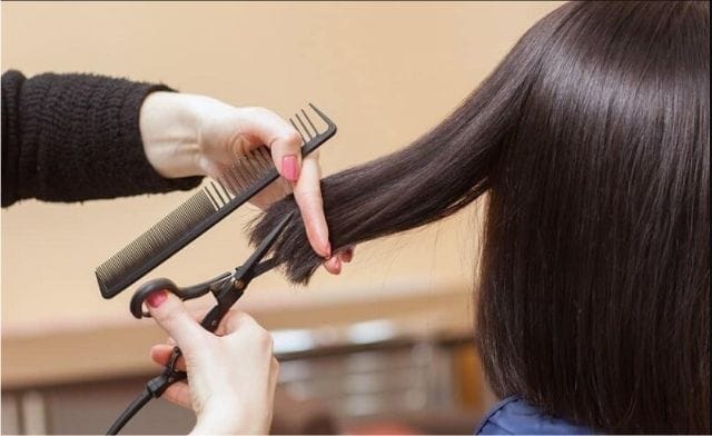 Khi chiêm bao thấy người khác cắt tóc mình nên đánh nên con gì?