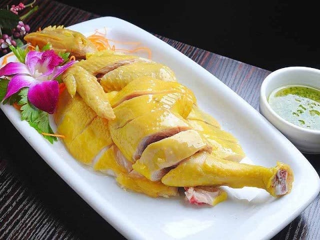 Mơ ăn thịt gà luộc mang đến may mắn