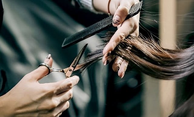 Mơ thấy cắt tóc ngắn cho người khác