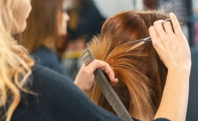 Mỗi giấc mơ người khác cắt tóc mình đều sẽ mang thông điệp khác nhau