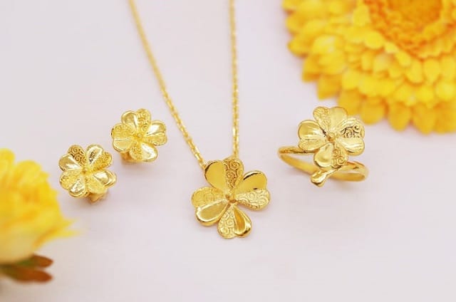 Mộng mua trang sức dự báo tài lộc thăng tiến