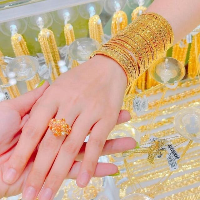 Mộng người khác đeo vàng cho thấy bạn đang ghen tị