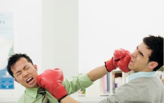 Mộng thấy mình đánh nhau với người lạ bị thua