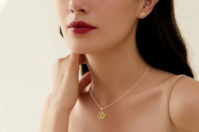 Ngủ mơ thấy đeo vàng dự báo nhiều may mắn đang đến