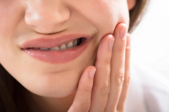 Nữ giật má trái vào buổi chiều là dấu hiệu của những sự thay đổi tích cực