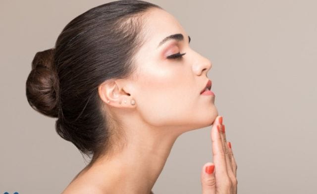 Dưới góc nhìn khoa học giật cằm là hiện tượng gì?