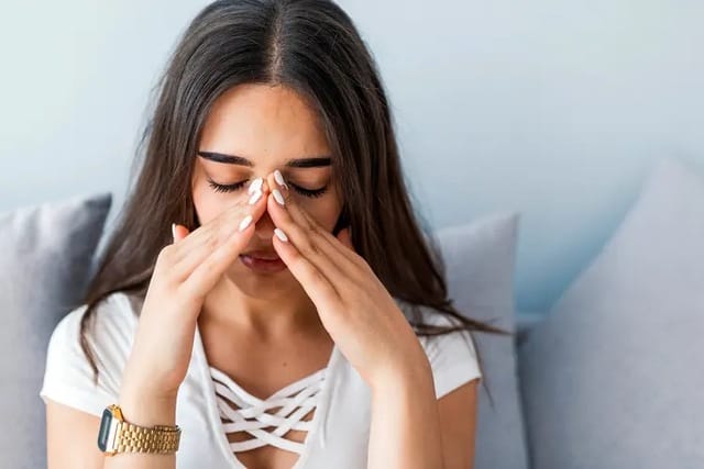 Dấu hiệu ngứa chóp mũi một cách đột ngột cũng cho thấy bạn đang được ai đó nhắc đến