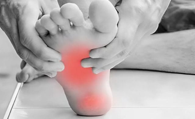 Dưới góc nhìn khoa học ngứa lòng bàn chân phải mang điềm báo gì?