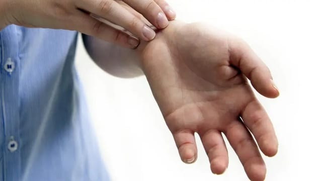 Giải mã chi tiết từng vị trí ngứa trên lòng bàn tay trái
