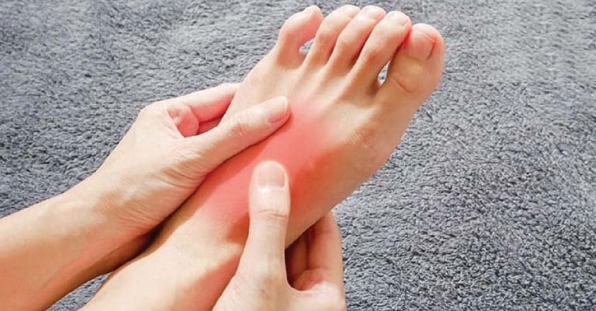Khi thấy bị ngứa lòng bàn chân trái là điềm gì?