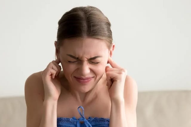 Tai phải ngứa theo từng khung giờ khác nhau trong ngày
