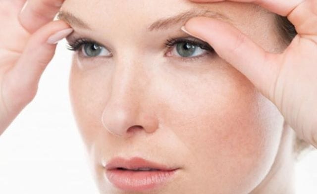 Theo quan niệm dân gian, ngứa lông mày phải là điềm báo may mắn hay xui xẻo?