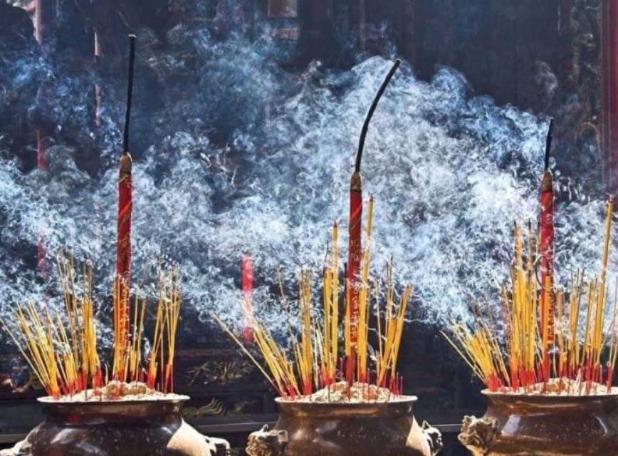 Dưới góc nhìn khoa học, hiện tượng cháy bát hương là điềm gì?