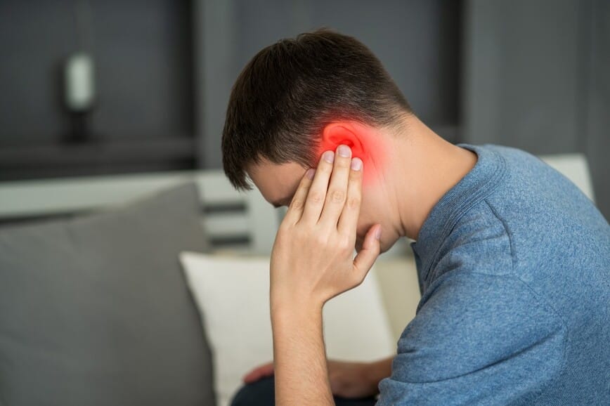Phải làm gì khi tai nóng bừng liên tục không ngừng?