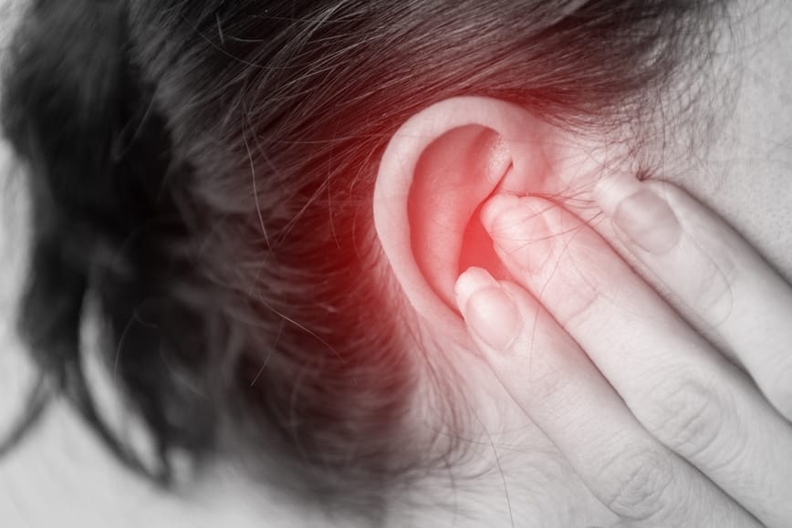 Tai đột nhiên nóng có phải là dấu hiệu bệnh lý hay không?
