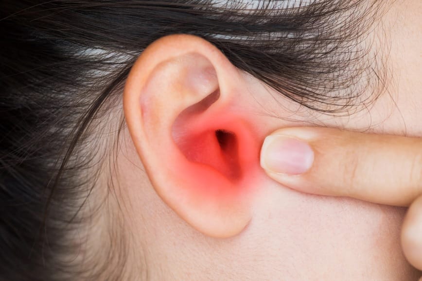 Tai trái nóng là điềm báo cho thấy những chuyển biến âm thầm chuyện tình cảm.
