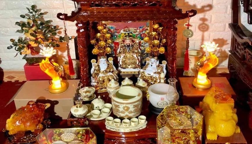 Vì sao phải bao sái bàn thờ Thần Tài?