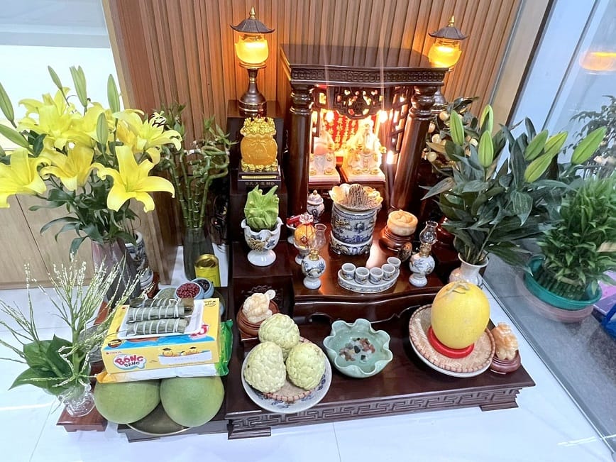 Lau dọn bàn thờ