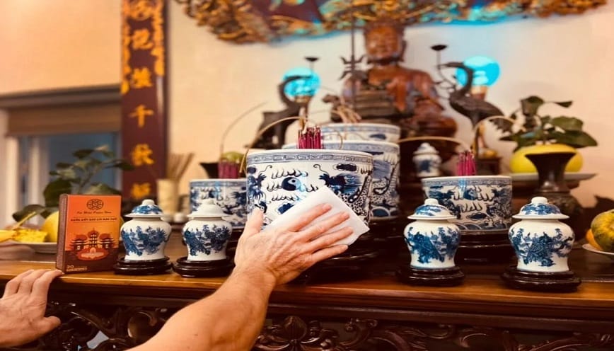 Vì sao cần phải bao sái bàn thờ?
