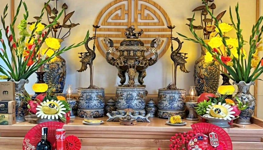 Vì sao cần phải có văn khấn bao sái bàn thờ tỉa chân nhang?