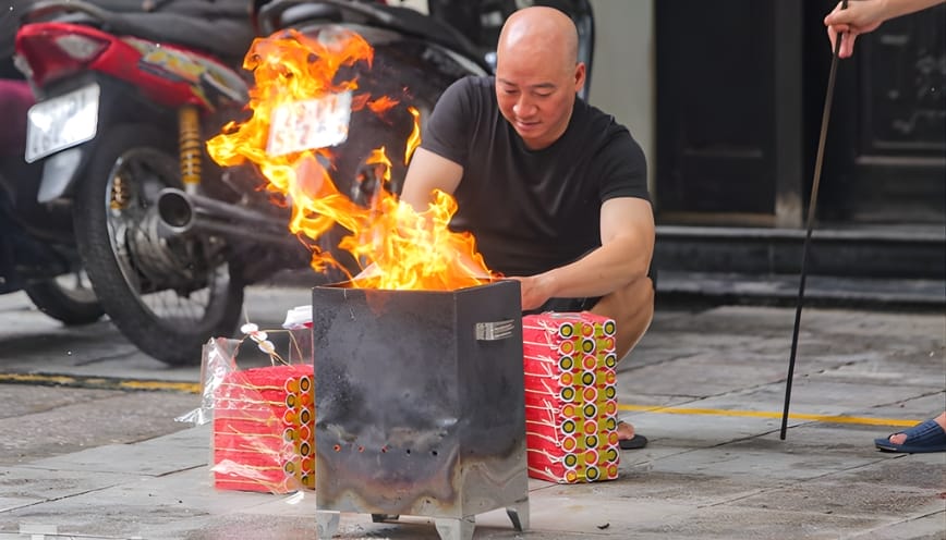 Chi tiết văn khấn đốt vàng mã tháng 7 cho gia tiên