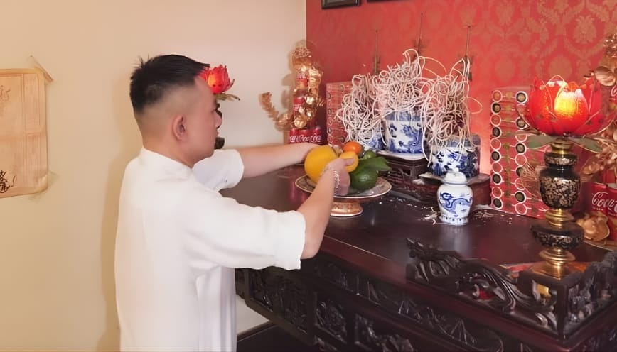 Lễ tỉa chân nhang ban thờ gia tiên có nhiều ý nghĩa