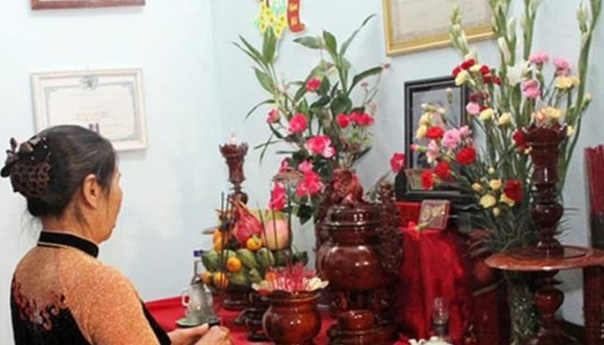 Bài khấn bốc bát hương ban thờ gia tiên tiền tổ