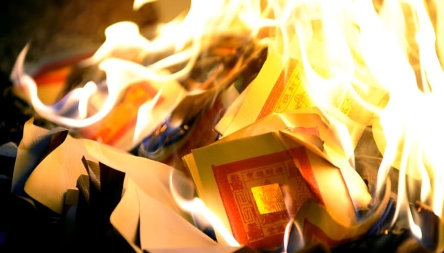 Bài khấn đốt vàng mã mùng 3 Tết chuẩn sách “Văn khấn cổ truyền Việt Nam”
