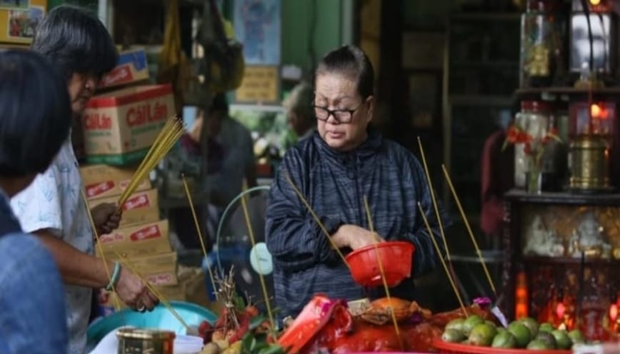 Đọc bài văn khấn cô hồn với tâm thế định tĩnh