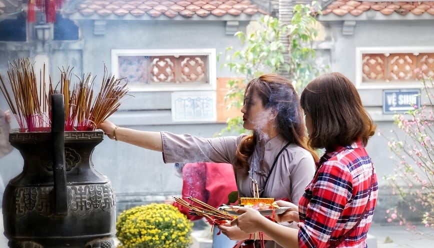 Câu hỏi thường gặp khi đi chùa làm lễ