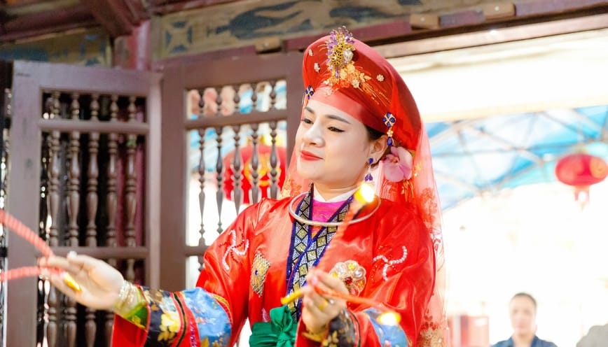 Bài văn khấn Cô Chín tại nhà riêng